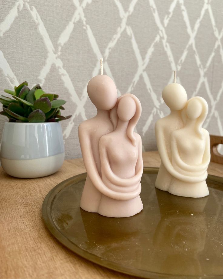 Couple Hugging Candle - Romantic Decorative Candle for Gifts & Home Decor